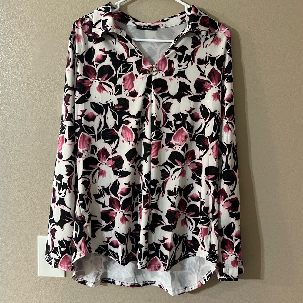 NWOT Women’s Collared Long Sleeve V-Neck Blouse - XL